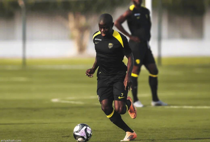 乐鱼体育官网-吉达联合向坎特提供一年降薪续约合同，费内巴切欲买断签约|利雅得体育报|高龄球员合同|恩戈洛·坎特|吉达联合足球俱乐部|达尼洛-佩雷拉_新浪体育_新浪新闻