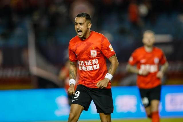 乐鱼app-亚泰俱乐部官宣莱昂纳多离队：感谢并欢迎再回长春